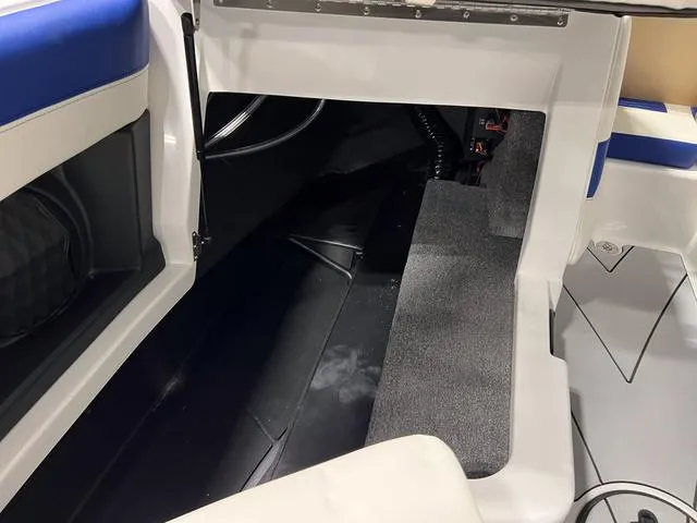 Slide: The Image of Malibu Wakesetter 20 VTX 2025 - 22