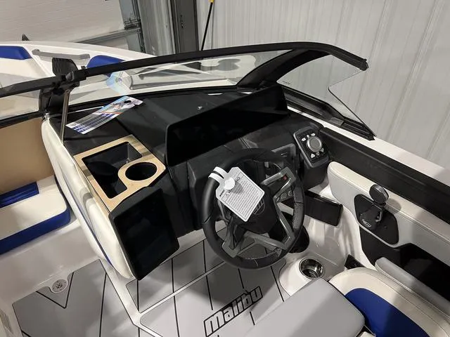 Slide: The Image of Malibu Wakesetter 20 VTX 2025 - 26