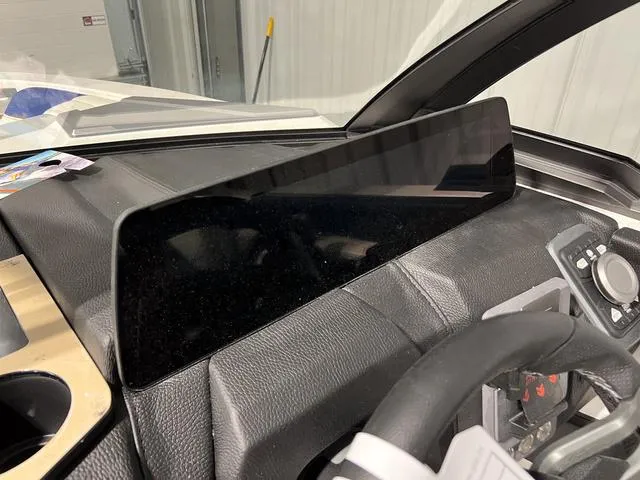 Slide: The Image of Malibu Wakesetter 20 VTX 2025 - 28