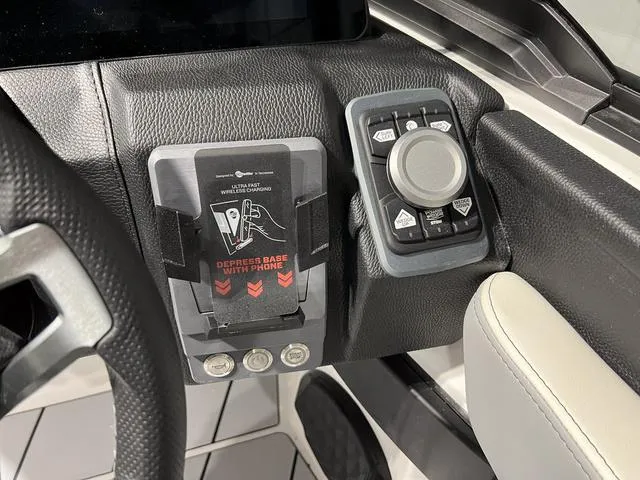 Slide: The Image of Malibu Wakesetter 20 VTX 2025 - 30