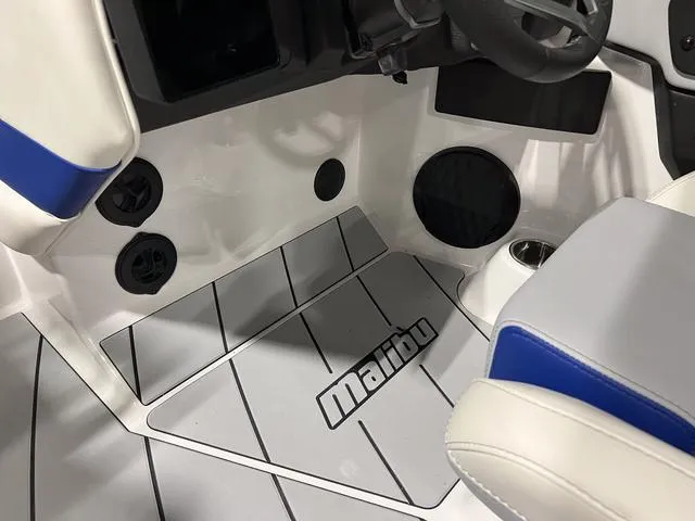 Slide: The Image of Malibu Wakesetter 20 VTX 2025 - 31