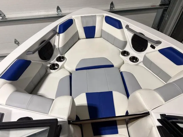 Slide: The Image of Malibu Wakesetter 20 VTX 2025 - 33