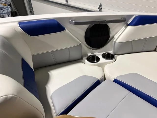 Slide: The Image of Malibu Wakesetter 20 VTX 2025 - 35