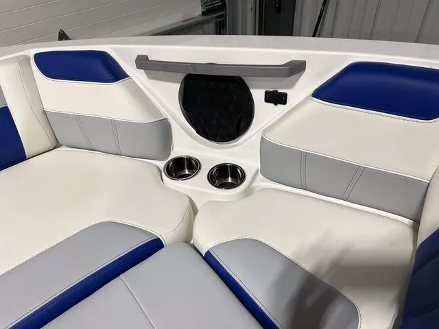 Slide: The Image of Malibu Wakesetter 20 VTX 2025 - 36