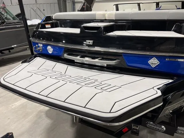 Slide: The Image of Malibu Wakesetter 20 VTX 2025 - 8