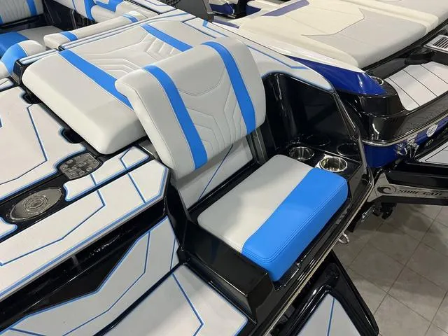 Slide: The Image of Malibu Wakesetter 25 LSV 2025 - 10