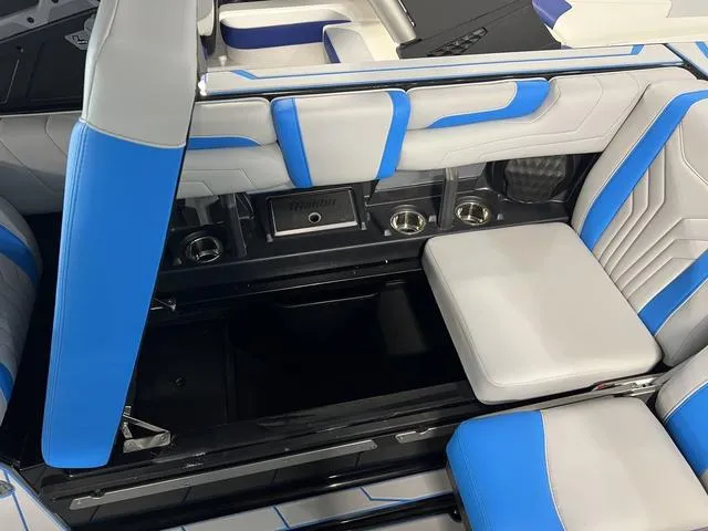 Slide: The Image of Malibu Wakesetter 25 LSV 2025 - 13