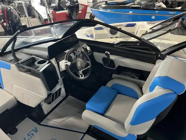 Slide: The Image of Malibu Wakesetter 25 LSV 2025 - 16