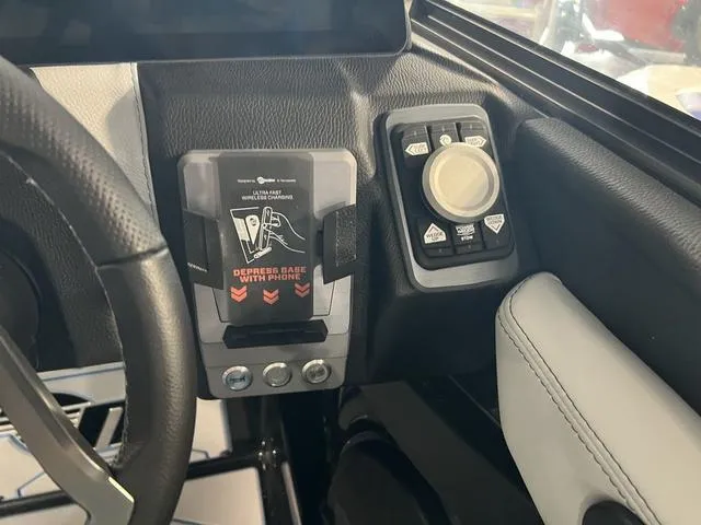 Slide: The Image of Malibu Wakesetter 25 LSV 2025 - 21