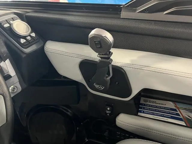 Slide: The Image of Malibu Wakesetter 25 LSV 2025 - 22