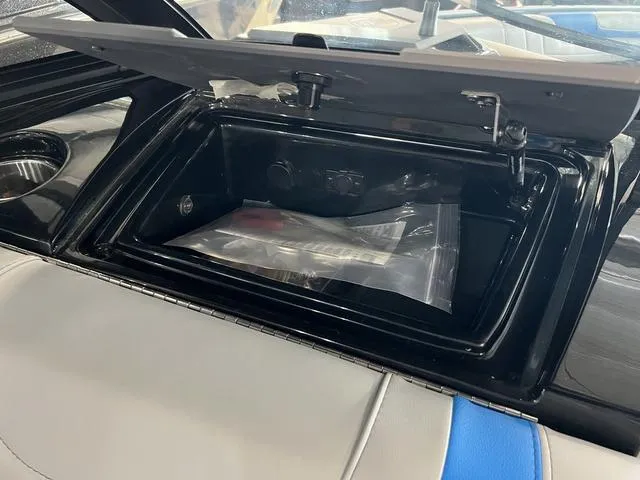 Slide: The Image of Malibu Wakesetter 25 LSV 2025 - 24