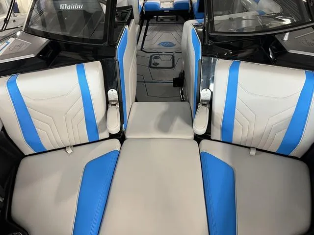 Slide: The Image of Malibu Wakesetter 25 LSV 2025 - 28