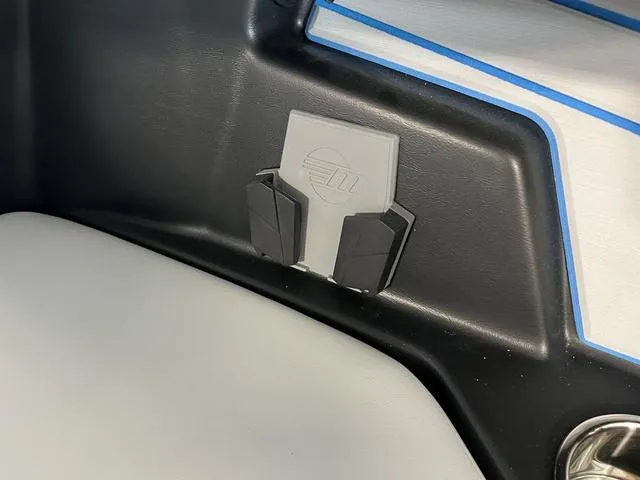 Slide: The Image of Malibu Wakesetter 25 LSV 2025 - 29