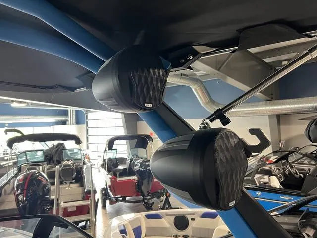 Slide: The Image of Malibu Wakesetter 25 LSV 2025 - 31