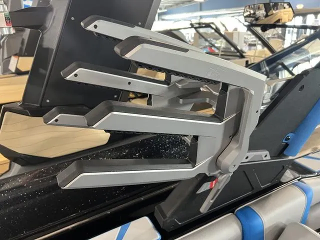 Slide: The Image of Malibu Wakesetter 25 LSV 2025 - 33