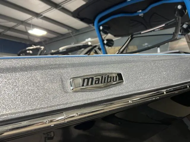 Slide: The Image of Malibu Wakesetter 25 LSV 2025 - 5