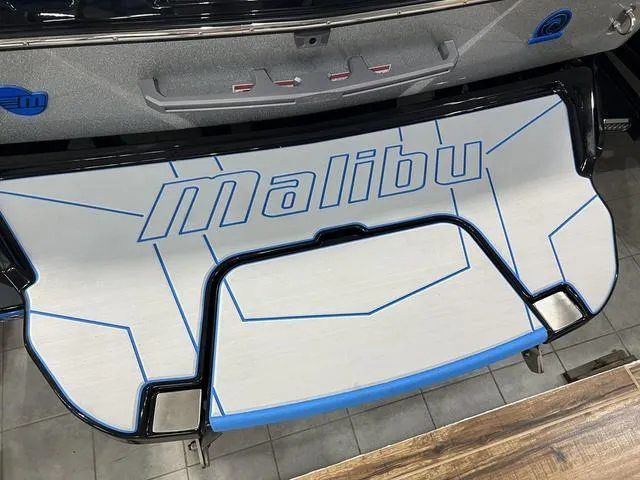 Slide: The Image of Malibu Wakesetter 25 LSV 2025 - 7