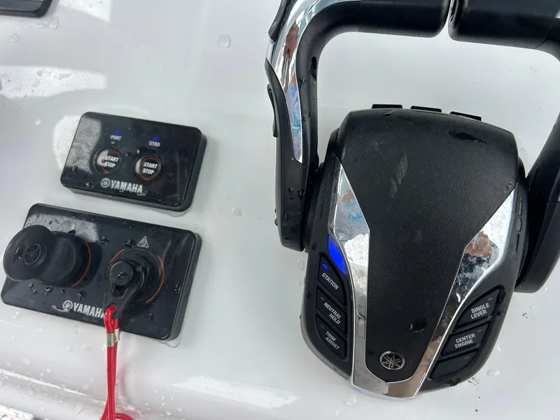 Slide: The Image of Close-up of Yamaha controls on 2024 Sea Hunt Gamefish 27 boat. - 21