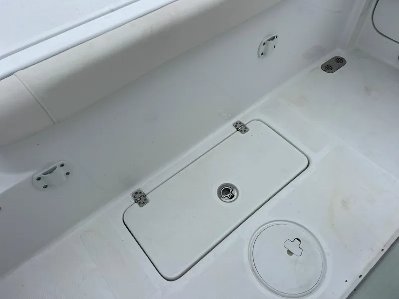 Slide: The Image of 2024 Sea Hunt Gamefish 27 deck with coffin box, white finish. - 41