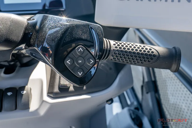 Slide: The Image of Handlebar controls of 2024 Sea-Doo Switch SPORT 21 230HP watercraft. - 7