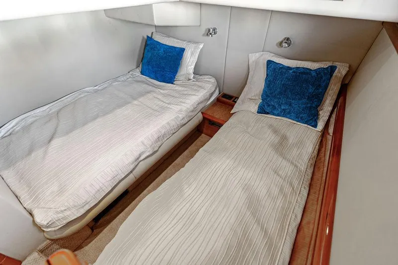 Slide: The Image of Twin cabin with blue pillows on a 2003 Ferretti Yachts 620. - 38
