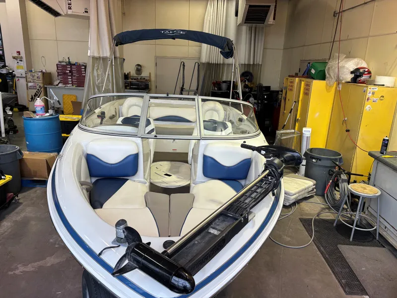 Slide: The Image of 2006 Tahoe Q4 Sport boat in a workshop setting. - 6