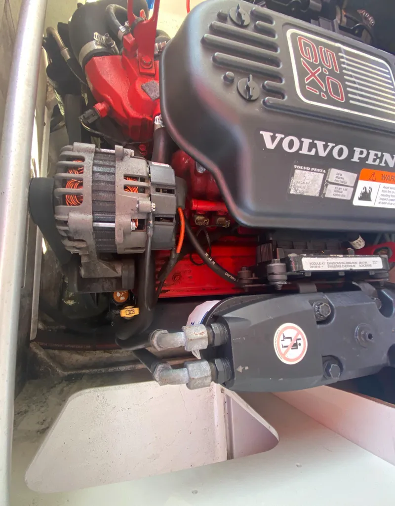 Slide: The Image of 2006 Four Winns 210 Horizon engine, featuring Volvo Penta components. - 17