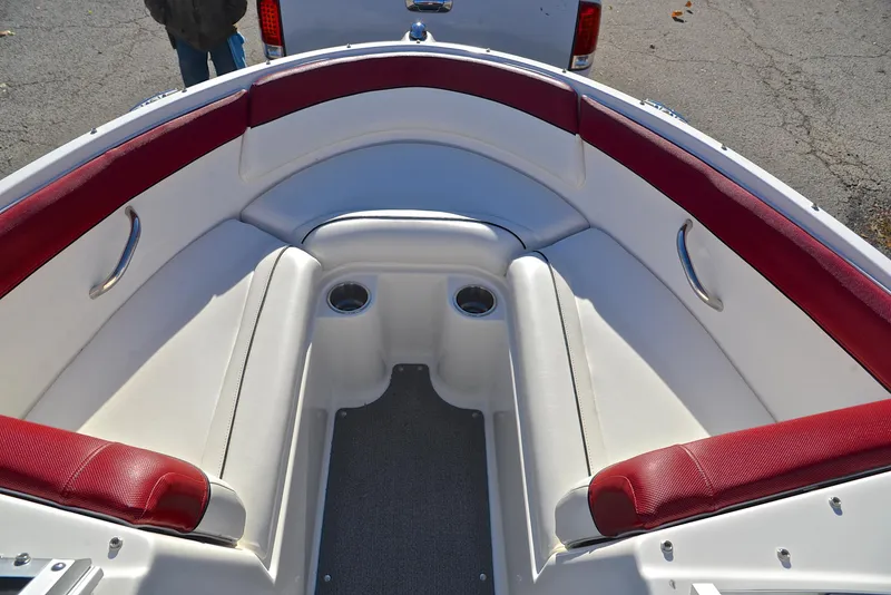 Slide: The Image of 2015 Bayliner 195 boat interior with red and white seating. - 21