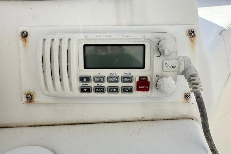 Slide: The Image of 2005 Silverton 34 Convertible marine radio with Icom controls and display panel. - 7