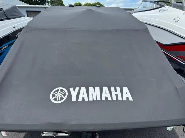 Slide: The Image of 2017 Yamaha SX195 boat with cover, featuring Yamaha logo. - 4