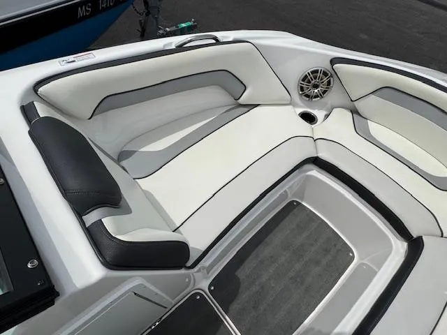Slide: The Image of 2017 Yamaha Boats SX195 interior with white and black seating, speaker, and cup holder. - 9