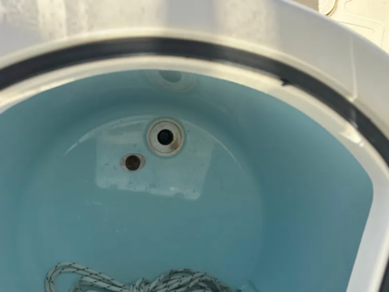 Slide: The Image of 2014 Pursuit C 260 Center Console livewell interior with rope. - 25