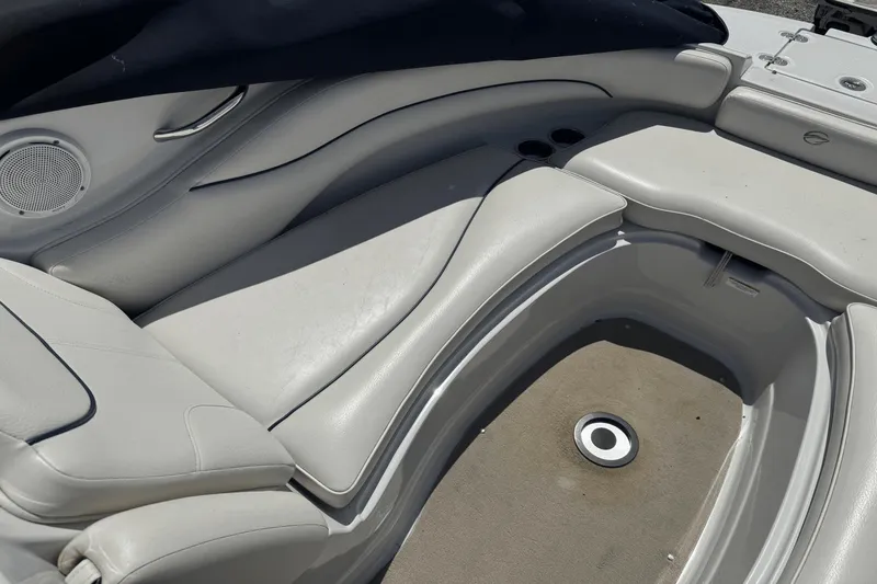 Slide: The Image of Crownline Boats 220 EX 2009 - 10