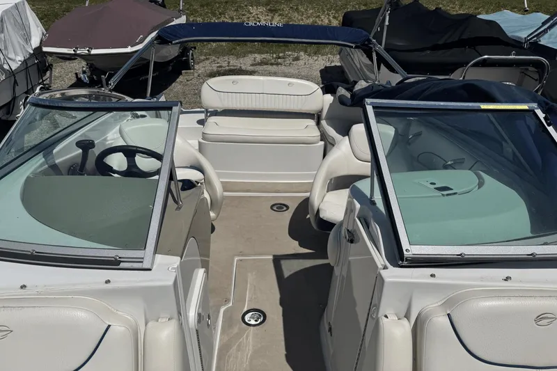 Slide: The Image of Crownline Boats 220 EX 2009 - 11