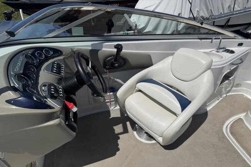 Slide: The Image of Crownline Boats 220 EX 2009 - 12