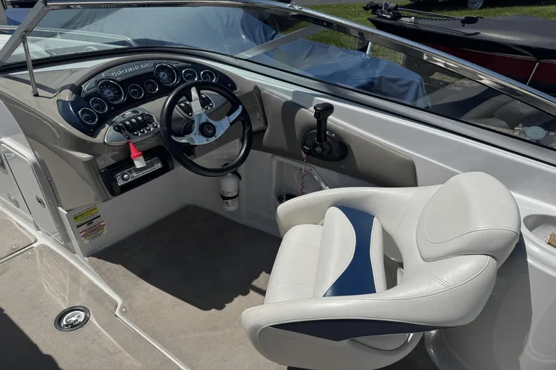 Slide: The Image of Crownline Boats 220 EX 2009 - 13