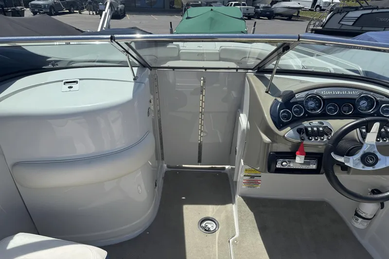 Slide: The Image of Crownline Boats 220 EX 2009 - 16