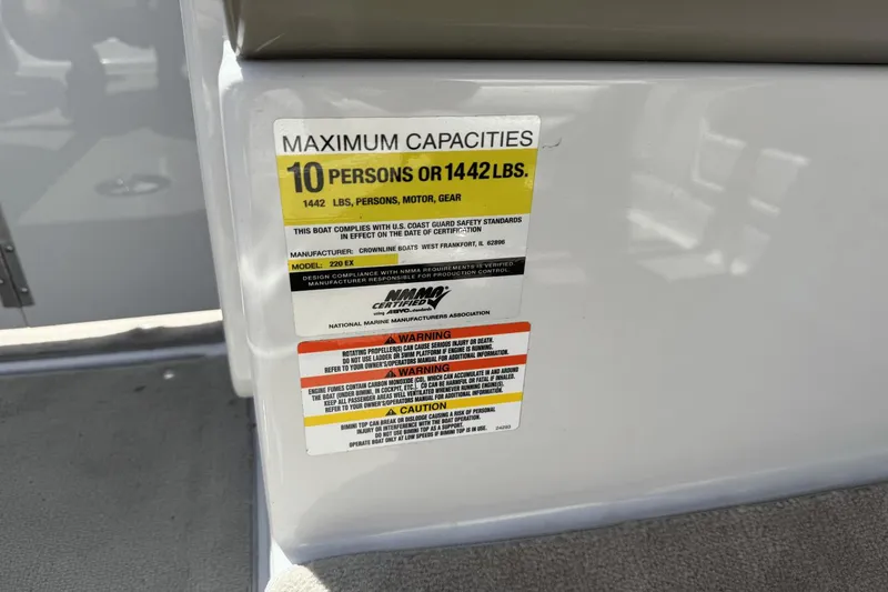 Slide: The Image of Crownline Boats 220 EX 2009 - 17