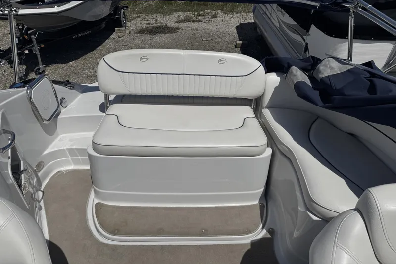 Slide: The Image of Crownline Boats 220 EX 2009 - 19