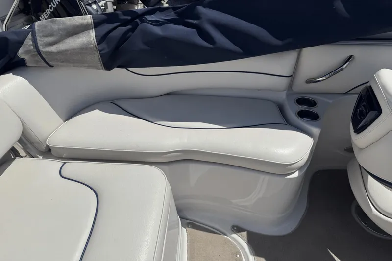 Slide: The Image of Crownline Boats 220 EX 2009 - 21