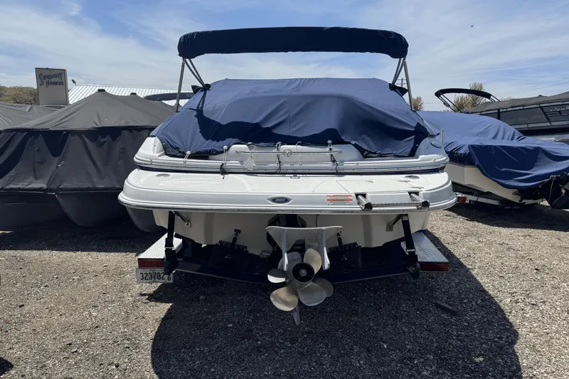 Slide: The Image of Crownline Boats 220 EX 2009 - 4