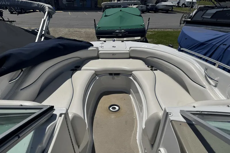 Slide: The Image of Crownline Boats 220 EX 2009 - 8