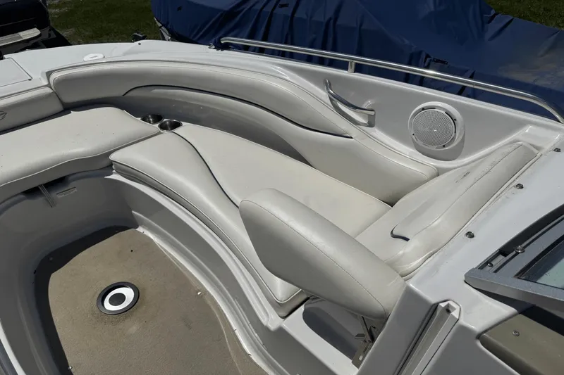 Slide: The Image of Crownline Boats 220 EX 2009 - 9