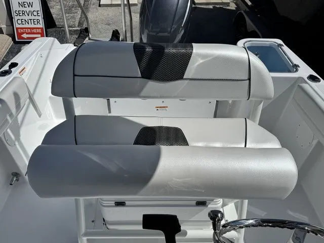 Slide: The Image of Wellcraft 222 Fisherman 2025 - 8