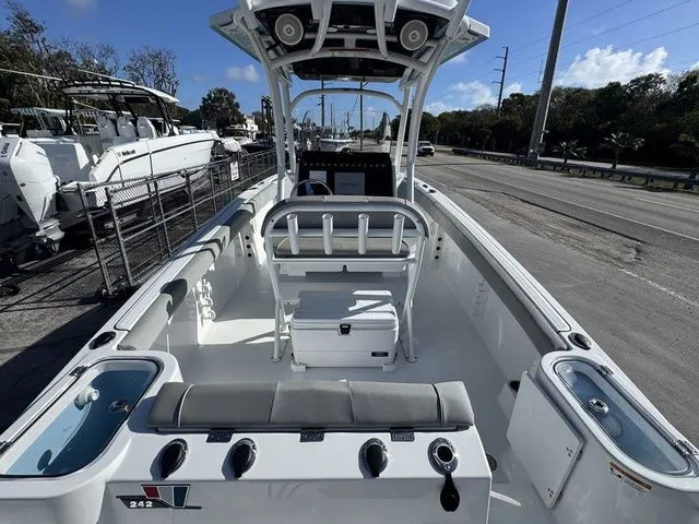 Slide: The Image of Wellcraft 242 Fisherman 2025 - 5