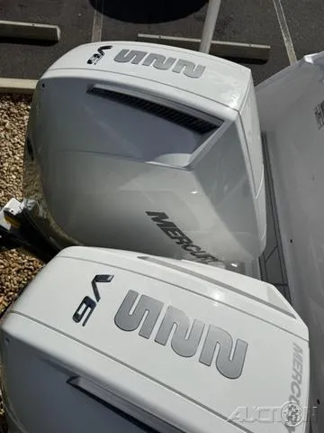 Slide: The Image of 2025 Blackfin 252CC with twin Mercury V6 outboard engines. - 9