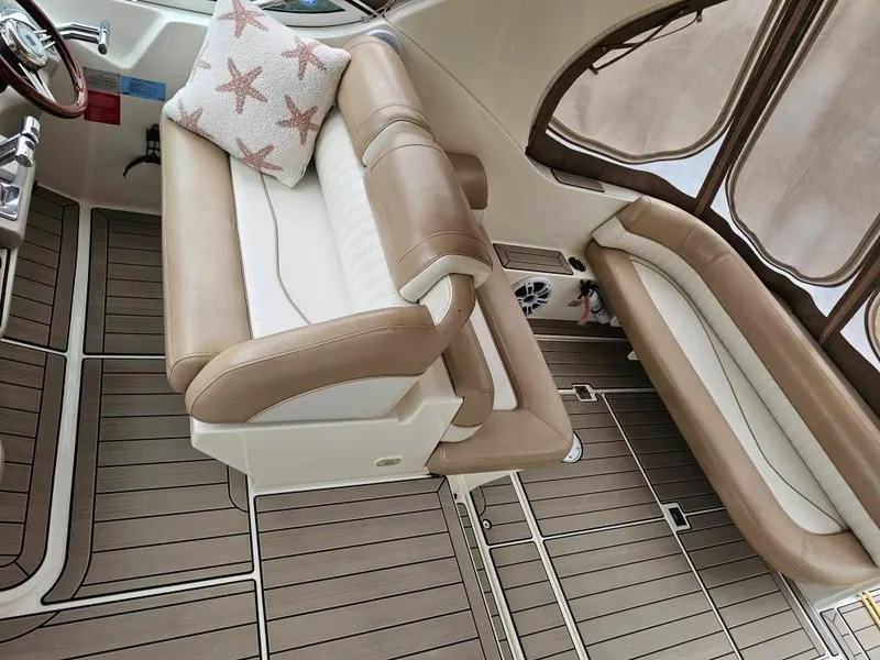 Slide: The Image of Cruisers Yachts 3372 2002 - 1