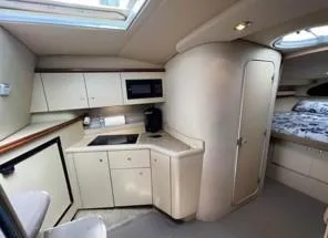 Slide: The Image of Cruisers Yachts 3372 2002 - 5