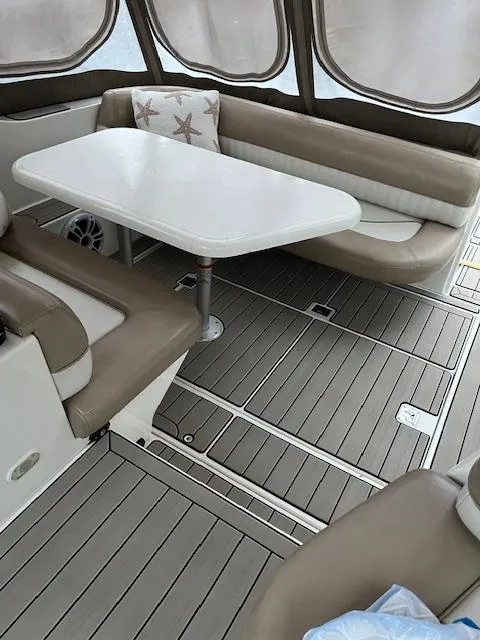 Slide: The Image of Cruisers Yachts 3372 2002 - 8