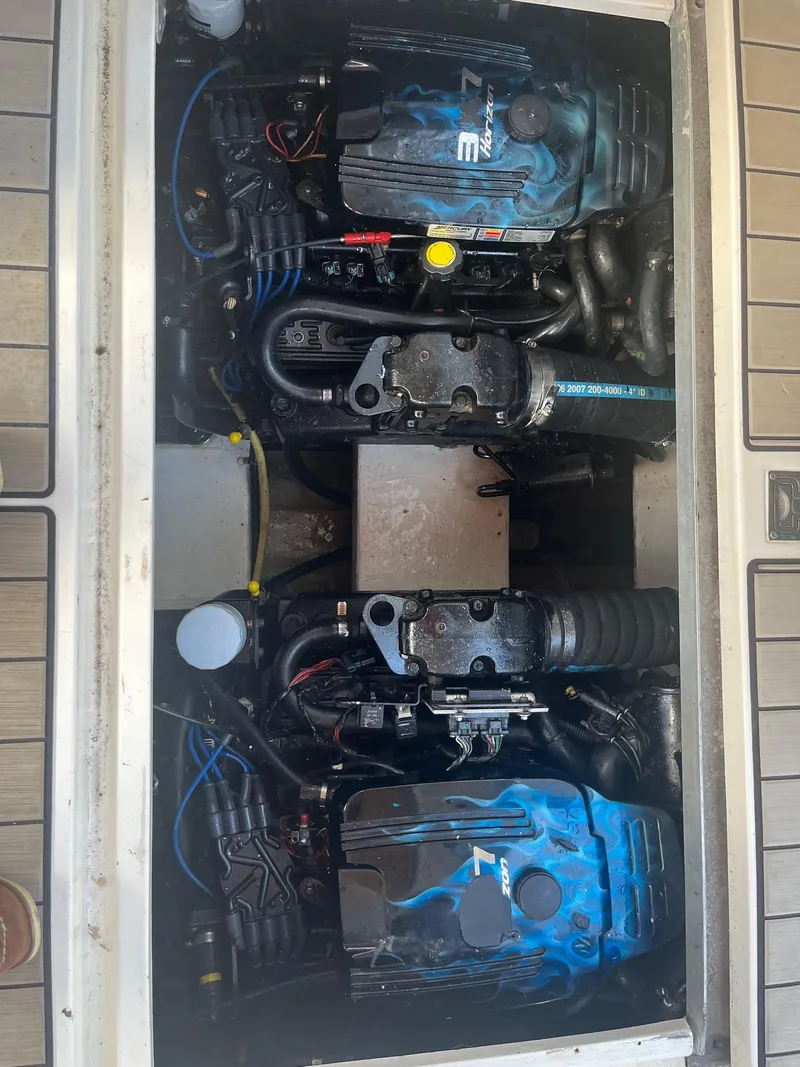 Slide: The Image of Cruisers Yachts 3372 2002 - 9